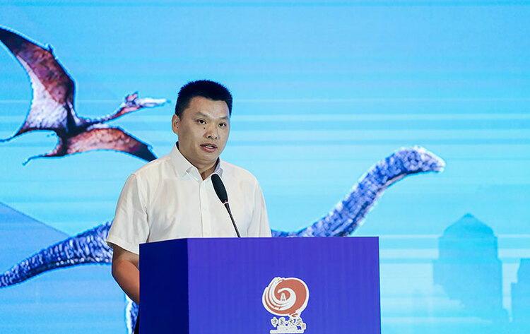 “惊奇自贡·好玩大安”暑期旅游专场推介会在渝举行_fororder_4大安区委副书记邹勇介绍出席领导及嘉宾（摄影-宋姿熠）