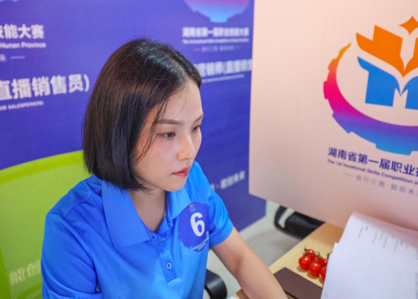 互联网营销师金牌得主王倩:不断训练 越努力才会越幸运_fororder_2