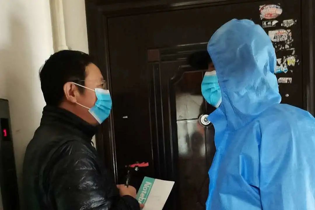 穿不穿军装，你们都是战士！