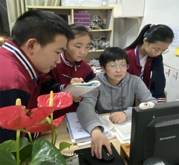 点赞 成都新津区教育系统“最美共产党员”_fororder_外实校彭文佳-供图-新津区委宣传部