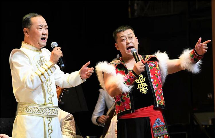 内蒙古乌兰恰特剧院倾情上演《温暖的几字弯》_fororder_4