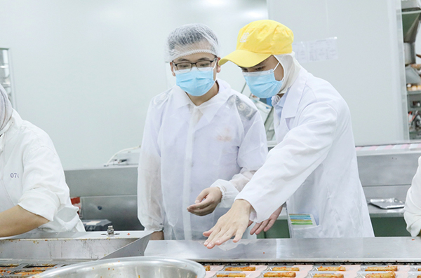 宜宾南溪：传“金”送宝 助企业添活力_fororder_3Q9A0178