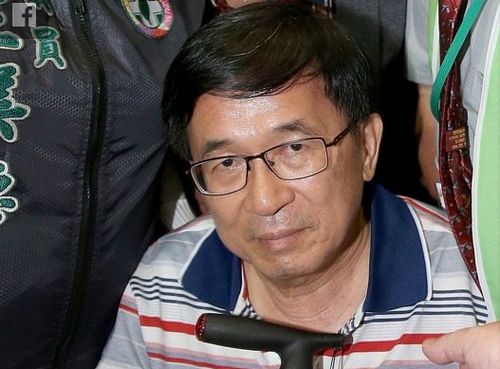 台男子将火锅店老板误认是陈水扁 手持剪刀疯狂攻击