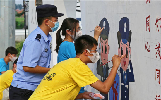 江苏海安：反诈墙绘扮靓“村颜”_fororder_12