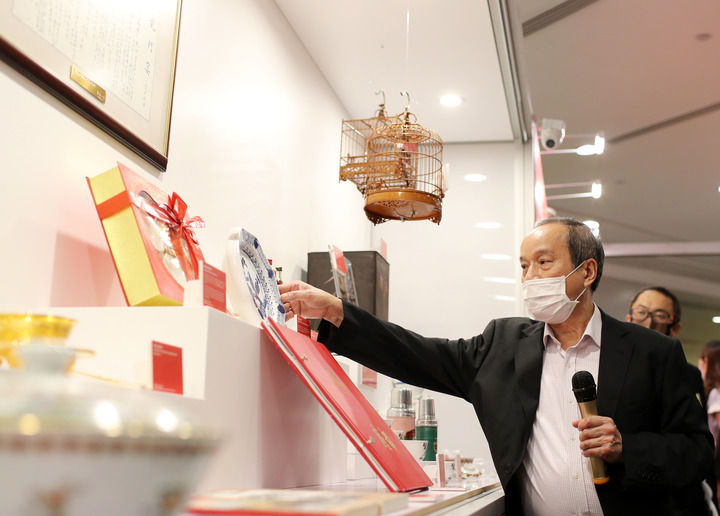 香港故事|郑宝鸿：讲述老物件背后的香江掌故