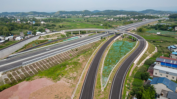 9月底通车 遂德高速中江段建设进入倒计时_fororder_俯瞰遂德高速中江段