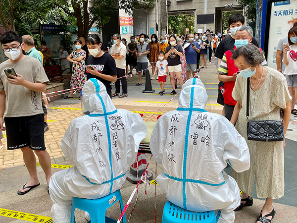 直击疫情防控现场 | 同心战“疫” 致敬疫情中的“逆行者”_fororder_志愿服务现场2-供图-成都轨道集团
