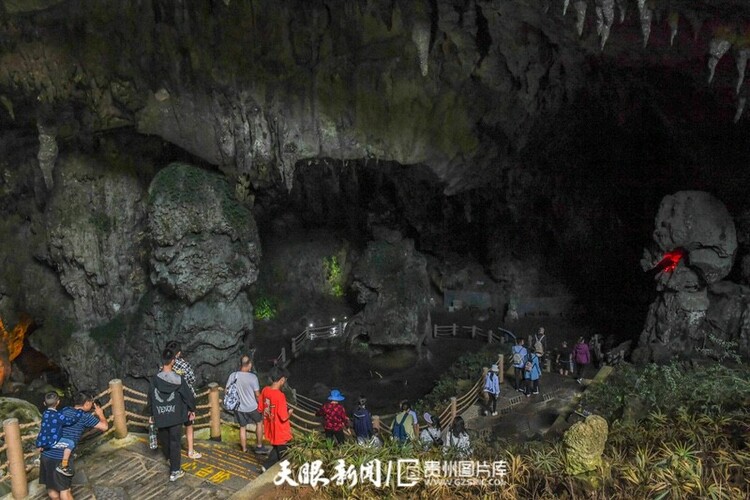 织金洞：极具科普价值的世界地质公园