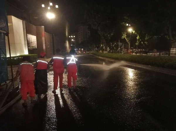 重庆市渝中区环卫人的最大热情_fororder_图片1
