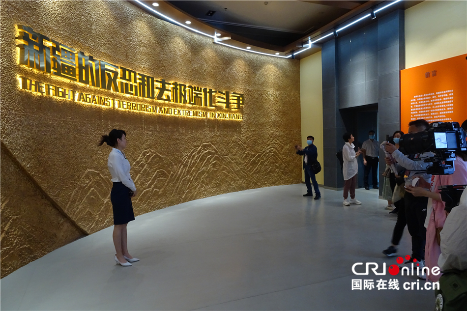“魅力新疆——海峡两岸记者联合采访活动”实录五：新疆的反恐和去极端化斗争是正义之举_fororder___172.100.100.3_temp_2_1_2_1_1_188d5358-a115-4adb-bf89-9a2bbfa95f44.JPG