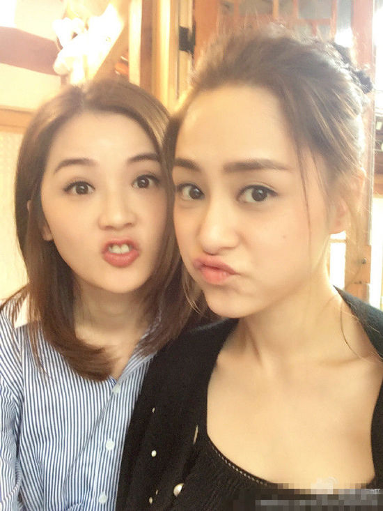 合体！Twins晒自拍  网友：要一直在一起