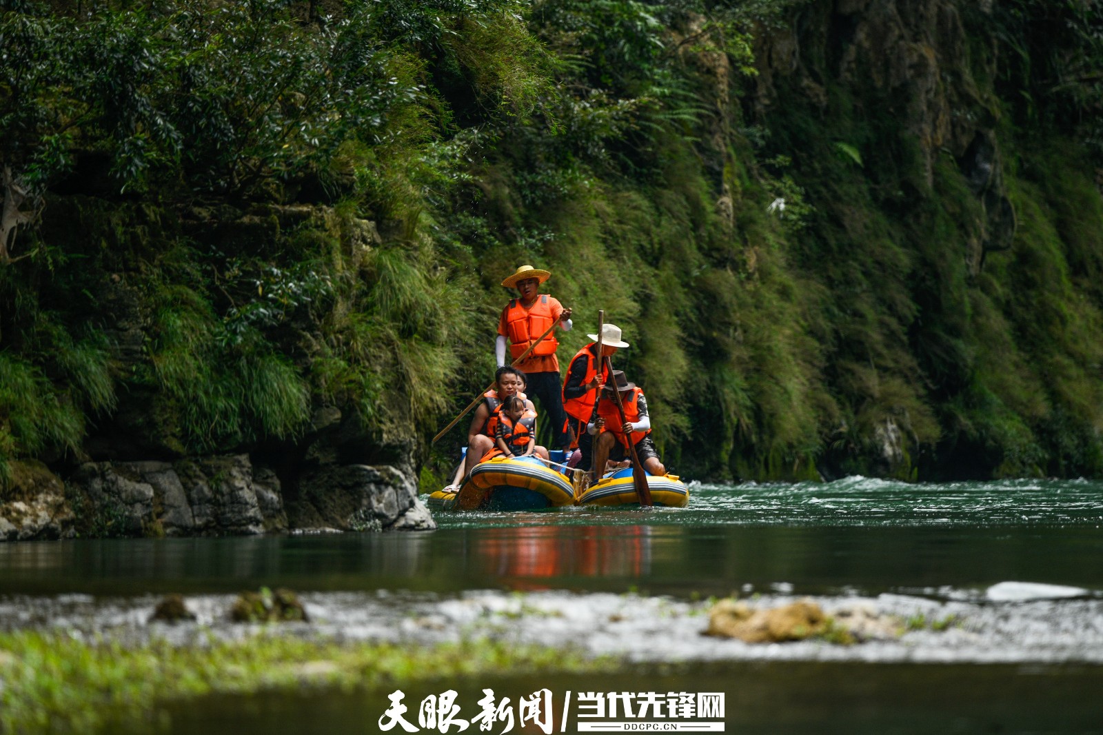 （中首）贵州兴义：峡谷漂流畅享清凉