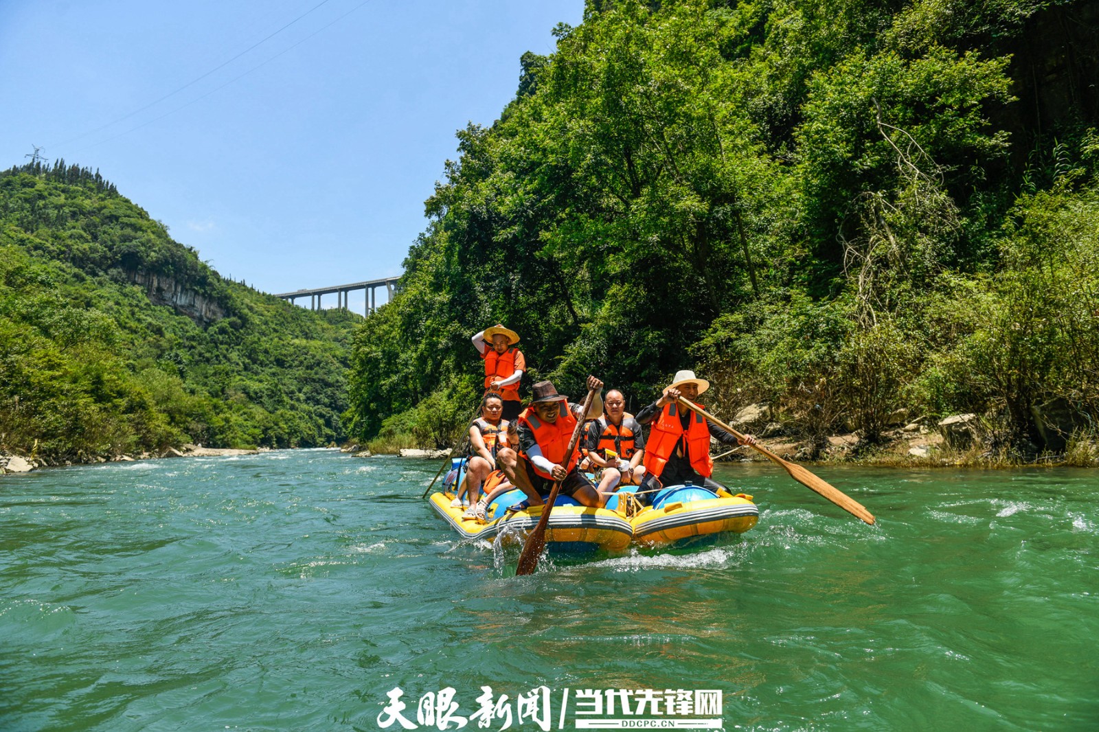 （中首）贵州兴义：峡谷漂流畅享清凉