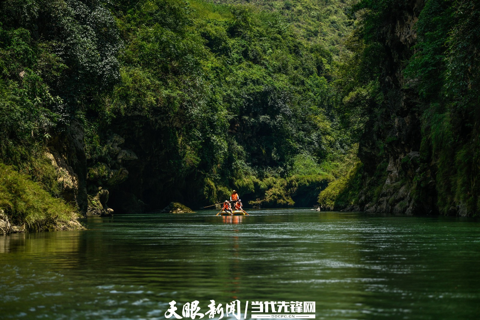 （中首）贵州兴义：峡谷漂流畅享清凉