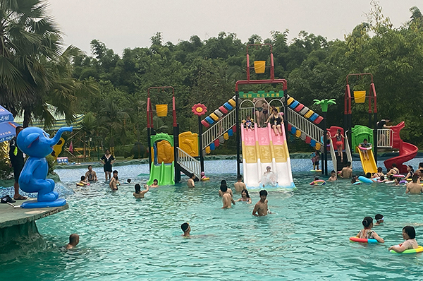 自贡富顺：水上乐园戏水消暑 市民乐享清凉夏日_fororder_2福农橘园水上乐园