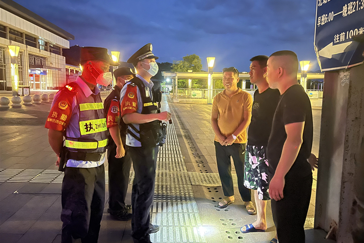 福州铁路警方开展夏季治安打击整治百日行动_fororder_微信图片_20220718100421