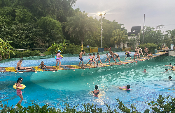 自贡富顺：水上乐园戏水消暑 市民乐享清凉夏日_fororder_3福农橘园水上乐园