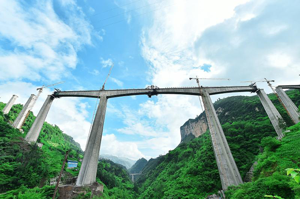 （转载）叙毕铁路（川滇段）冯家寨特大桥 主跨合龙_fororder_QQ图片20220721081312
