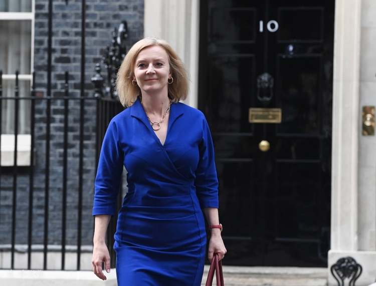 英国首相选举“两强对决”：印度裔前高官继续领跑 女外长入围