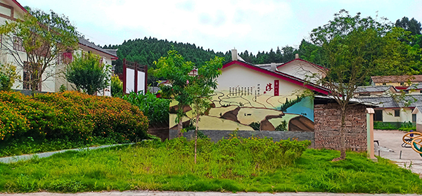 简阳市：以家风带民风促乡风_fororder_“家风南山坳”家风家训示范点墙绘-供图-简阳市委宣传部