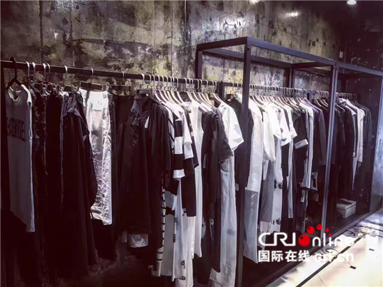 游走中意——新锐服装设计师李善兰的黑色表达_fororder_微信图片_2022070509592713