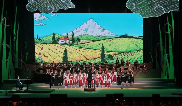 1800多名乡村少年登上中央歌剧院舞台  举办专场演唱会歌颂家乡_fororder_1