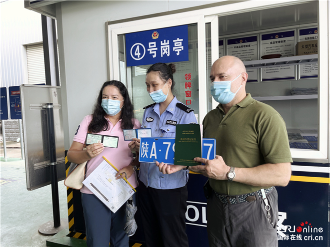 西安交警车管所东区分所推出外籍人员车驾管业务_fororder_QQ图片20220725112725_副本_副本