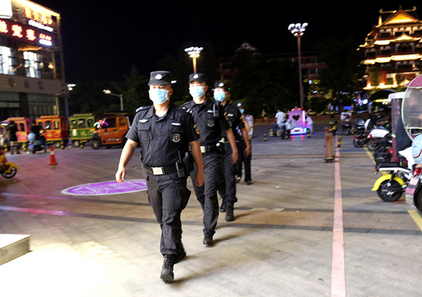四川公安集中开展夏夜治安巡查宣防统一行动_fororder_四川公安开展夏夜治安巡查宣防统一行动-供图-四川省公安厅（1）