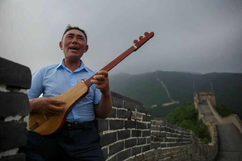 这次，新疆大叔把党员徽章带到了天安门广场_fororder_6412