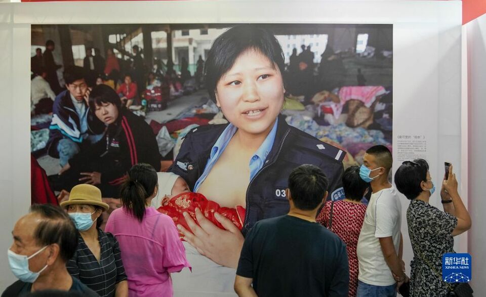 “触摸心灵”摄影展亮相重庆