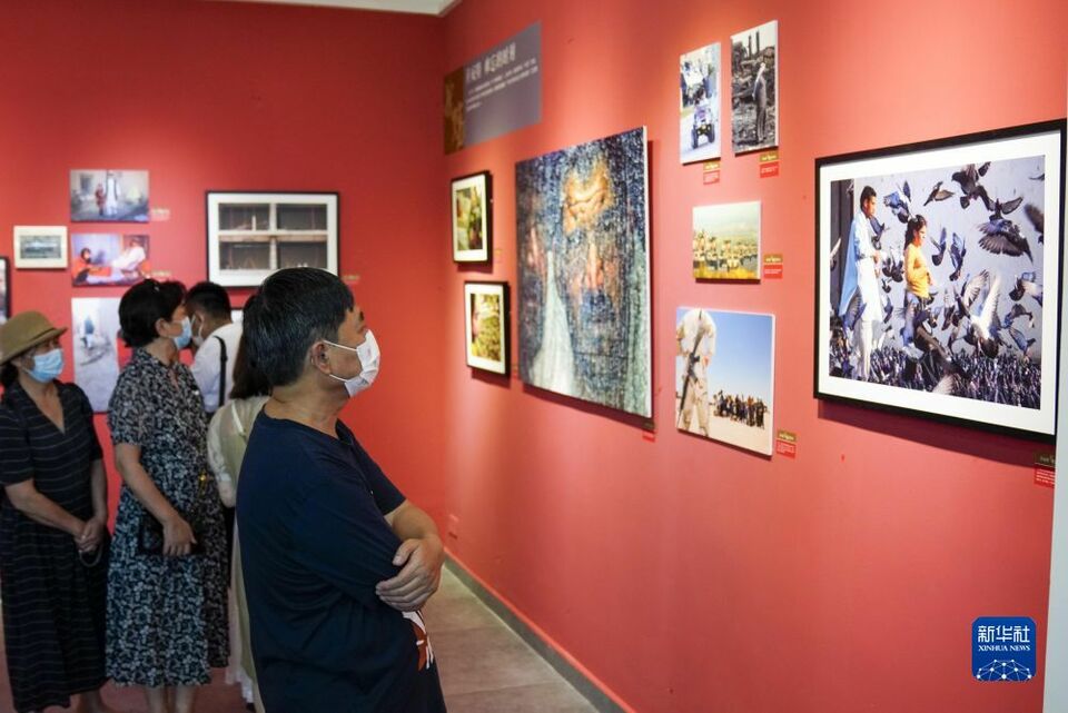 “触摸心灵”摄影展亮相重庆