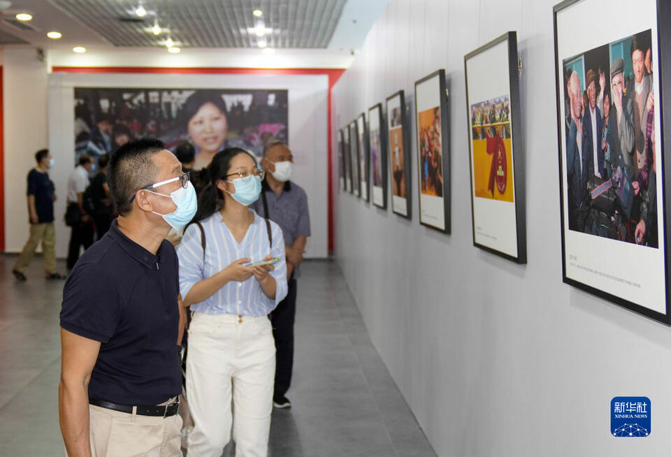 “触摸心灵”摄影展亮相重庆