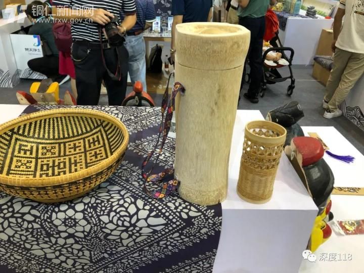 贵州铜仁：“五个背篓”里装着满满的“梵天净土”