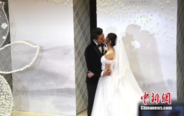 陈晓陈妍希大婚 分享怀孕结婚趣事(图)
