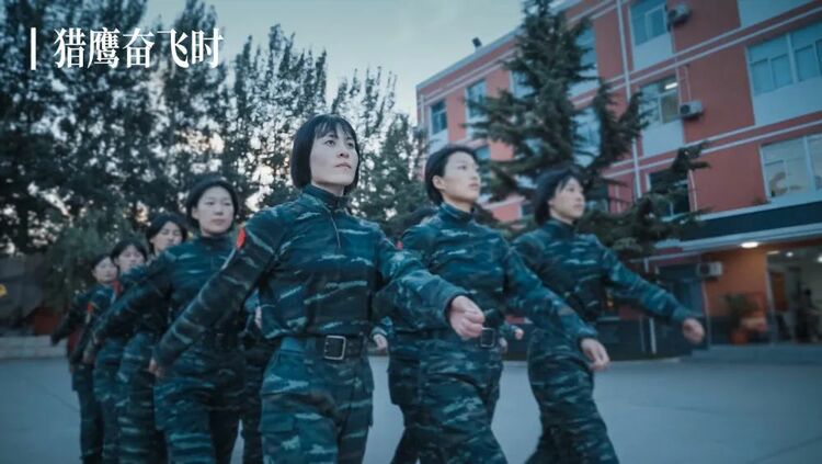 她们“化妆”不是为了美