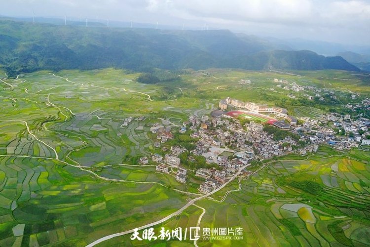（中首）贵阳花溪高坡：云里山间秀诗行