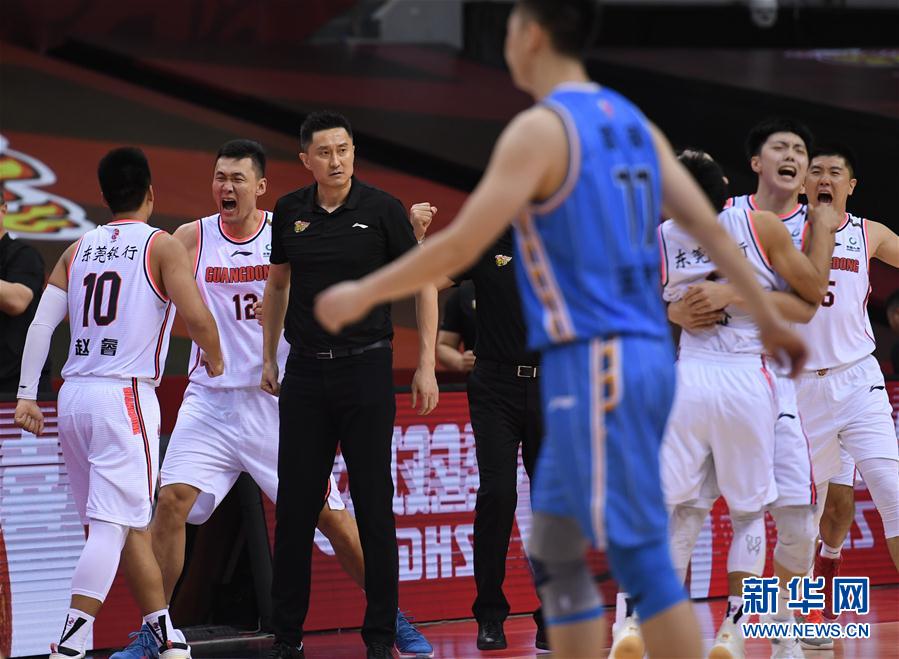CBA联赛半决赛：广东东莞银行队胜北京首钢队