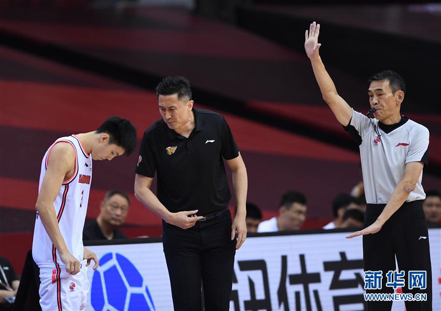 CBA联赛半决赛：广东东莞银行队胜北京首钢队