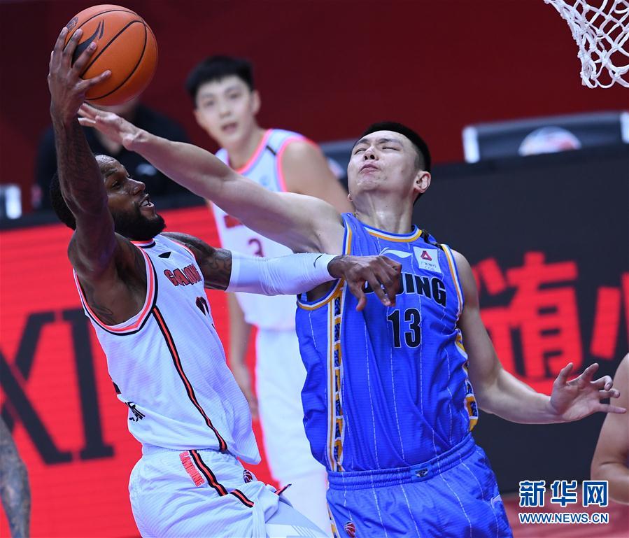 CBA联赛半决赛：广东东莞银行队胜北京首钢队