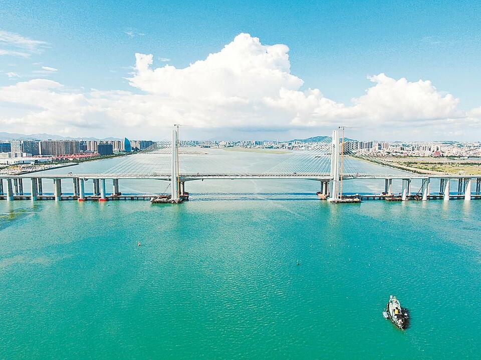 新建福厦铁路安海湾特大桥完成无砟轨道施工