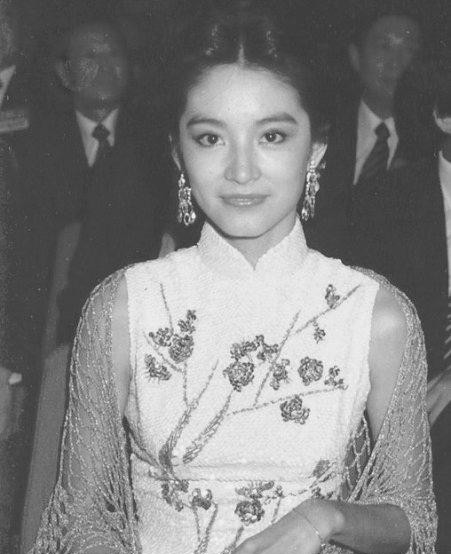 倪妮杨幂刘亦菲范冰冰 女星旗袍造型比美(图)