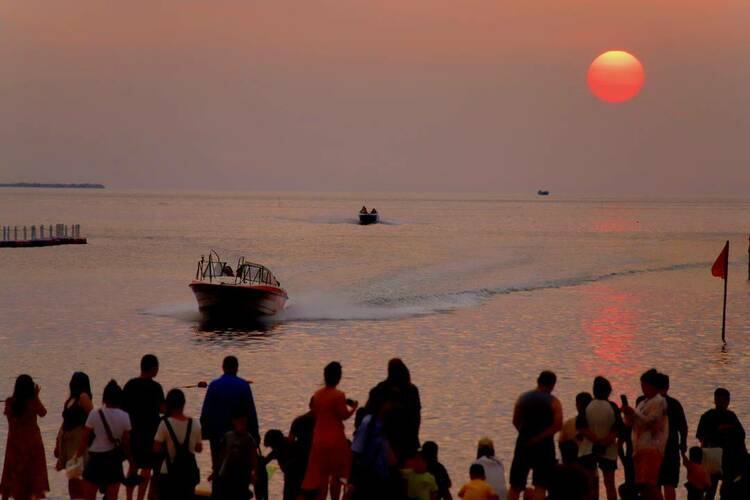 辽宁：夏日迷人海岸