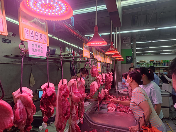 成都武侯：买得放心 吃得安心 文明农贸市场守护舌尖安全_fororder_武侯区益民菜市场中的店铺明码标价-供图-成都市武侯区融媒体中心