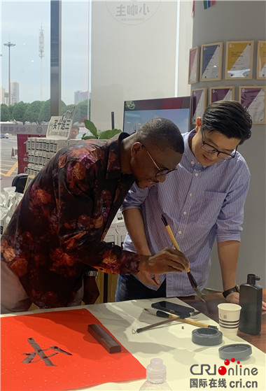（遇见中国）刚果共和国小伙高翔：非洲发展需要一个榜样 我认为就是中国_fororder___172.100.100.3_temp_9500031_1_9500031_1_1_7e2dc68d-ca81-4ab9-8a16-5508ca91ba17_副本_副本_副本