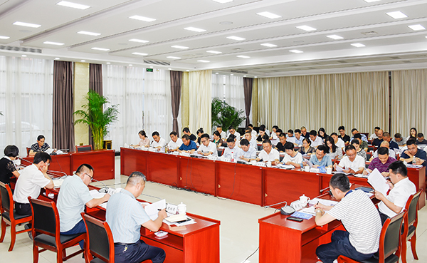 找差距出对策 自贡高新区召开2022年上半年经济运行分析会_fororder_2会议现场（摄影-赵丽）