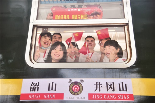 红色基因代代传 ——十年来湖南经济社会发展成就综述之五_fororder_2