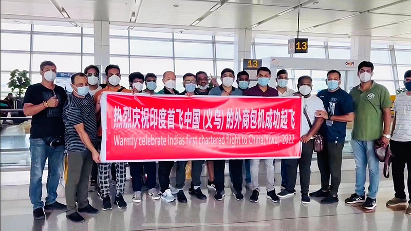 全国首个印度外商来华包机顺利抵浙_fororder_1