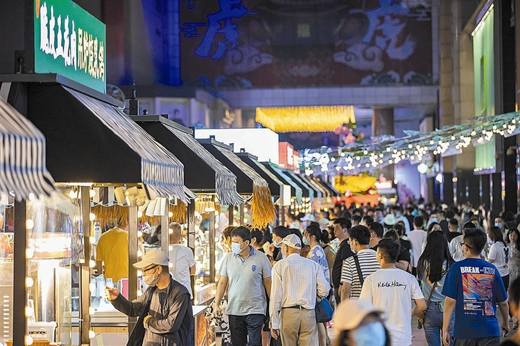 大连：夜幕街头走心走胃的人间烟火_fororder_2