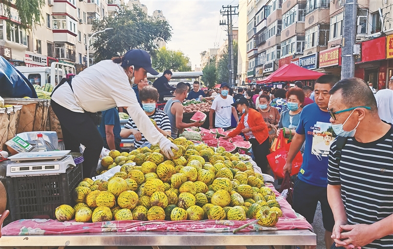 味美价低 10万吨西瓜香瓜本地热销
