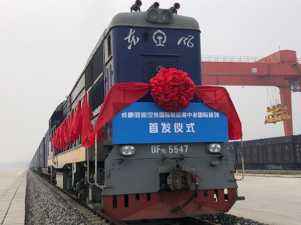 通则达 达则兴：条条通道连接四川与东盟_fororder_满载货物的中老国际班列-摄影-刘江